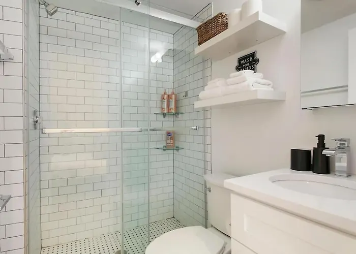 Apartamento With Laundry, Near Shops! - Montrose Rep *
